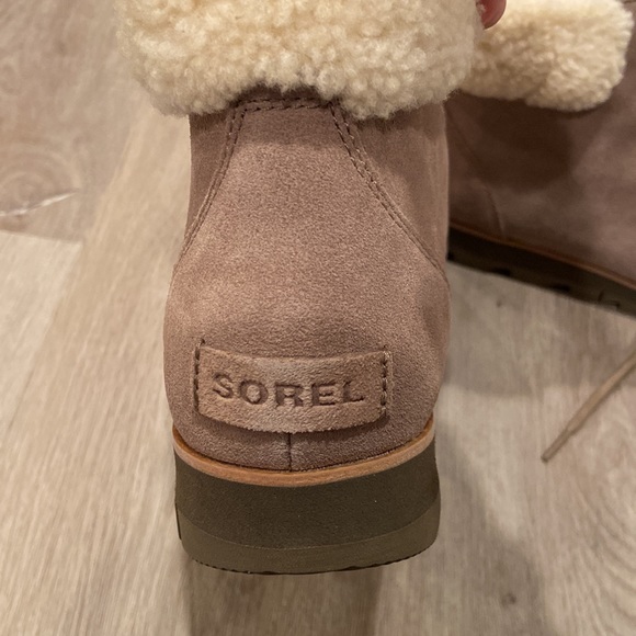 NWT Sorel Ash Brown Harlow Lace Cozy Boots - Picture 4 of 7